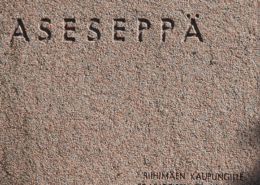 Aseseppä -patsas. Kuva: Jari Linnavuori