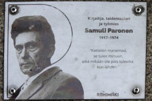Samuli Paronen -muistolaatta. Kuva: Jari LInnavuori