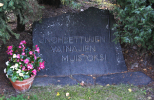 Unohdettujen vainajien muistomerkki. Kuva: Jari Linnavuori