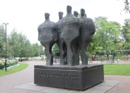 Topparoikka -patsas. Kuva: Jari Linnavuori